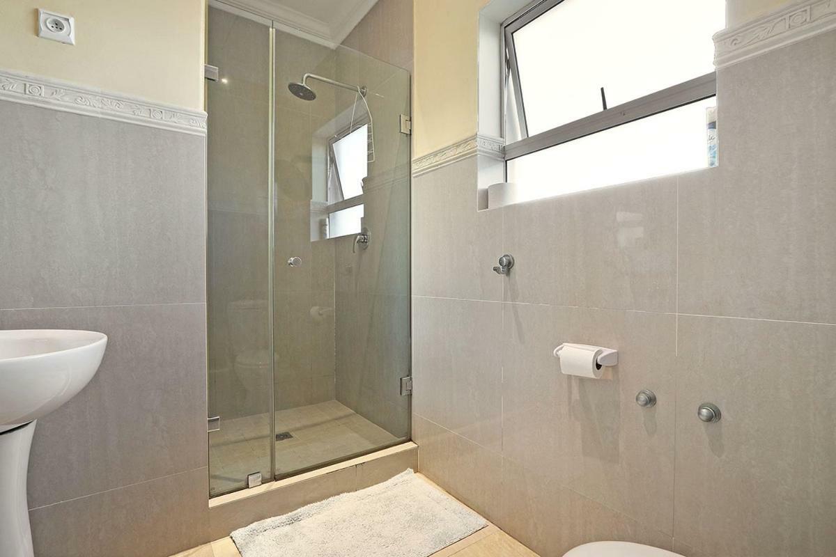 Natalie Guesthouse Bloubergstrand Εξωτερικό φωτογραφία